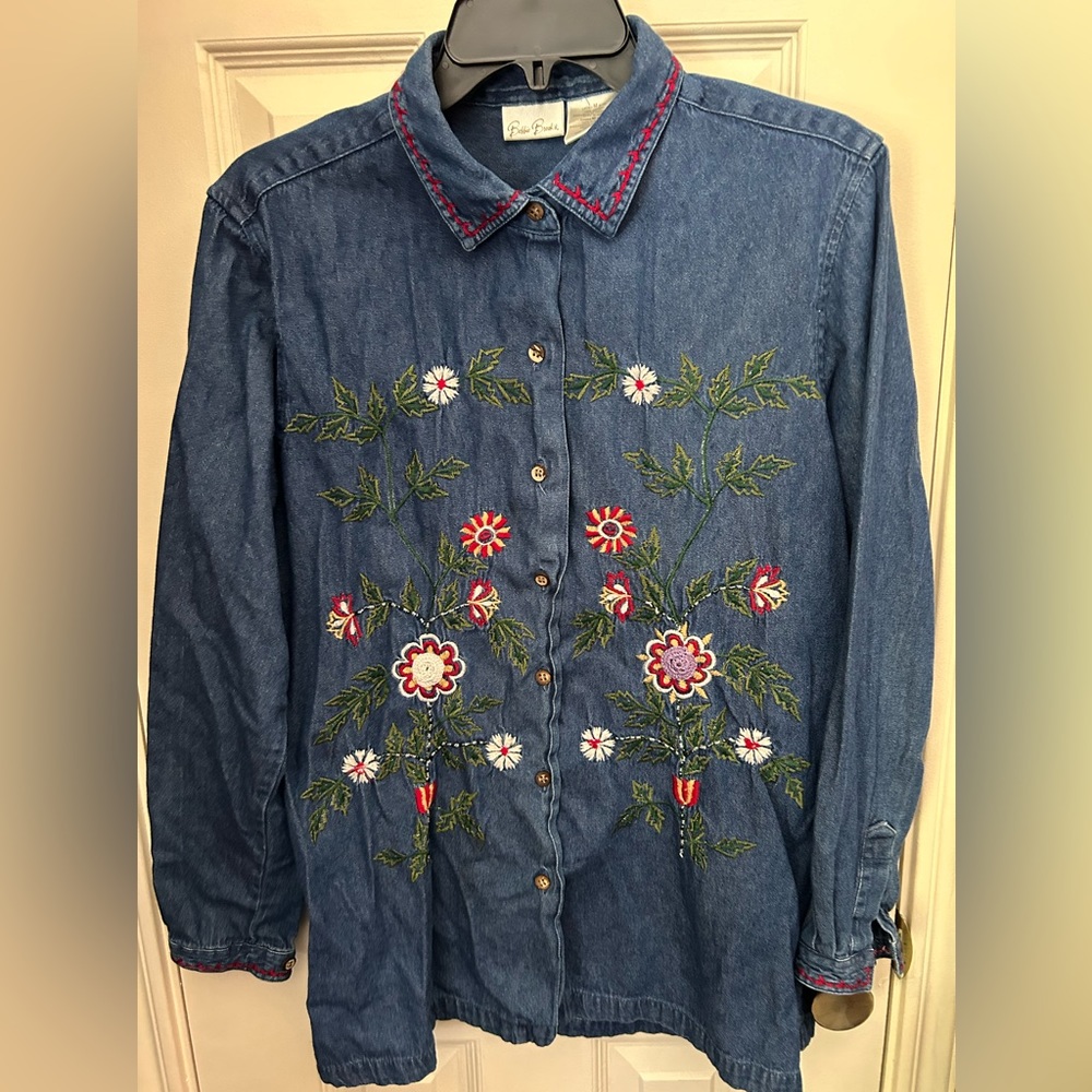 Bobby Brooks Denim Button Down Floral Embroidered Shirt, size M